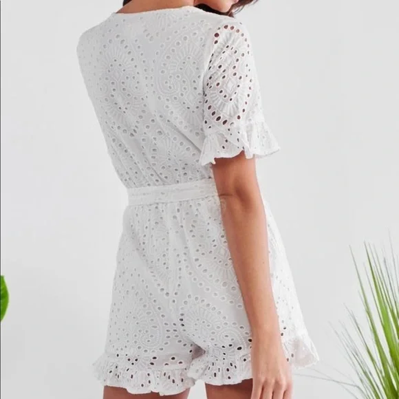 New White Eyelet Lace Romper w/ Ruffles - NWOT - Picture 2 of 9